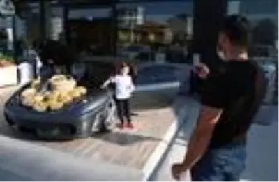 Piyasa değeri 1,5 milyon TL olan lüks otomobilde ceviz sattılar Piyasa değeri 1,5 milyon TL olan lüks otomobilde ceviz sattılar
