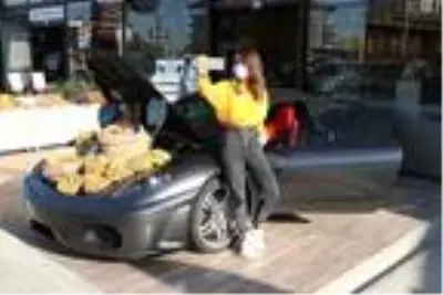 Piyasa değeri 1,5 milyon TL olan lüks otomobilde ceviz sattılar Piyasa değeri 1,5 milyon TL olan lüks otomobilde ceviz sattılar