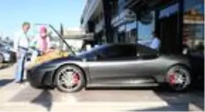 Piyasa değeri 1,5 milyon TL olan lüks otomobilde ceviz sattılar Piyasa değeri 1,5 milyon TL olan lüks otomobilde ceviz sattılar