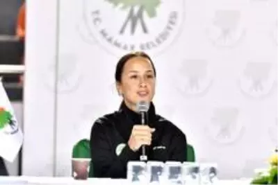 Mamak Belediyesi, milli tekvandocuları renklerine bağladı Mamak Belediyesi, milli tekvandocuları renklerine bağladı
