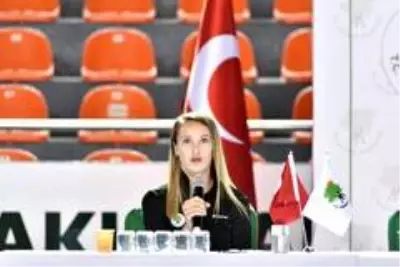 Mamak Belediyesi, milli tekvandocuları renklerine bağladı Mamak Belediyesi, milli tekvandocuları renklerine bağladı