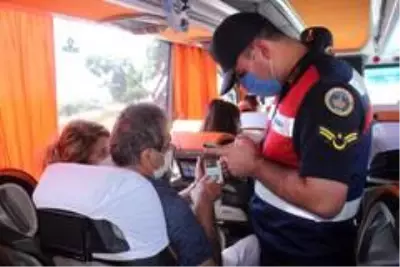 Manavgat Kaymakamı Yiğit'ten, kontrol noktasında Korona virüs denetimi Manavgat Kaymakamı Yiğit'ten, kontrol noktasında Korona virüs denetimi