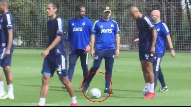 Marcel Tisserand, Erol Bulut'un topu bacak arasından geçirmesine izin vermedi
