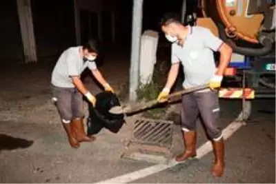 Mazgallardan çıkan çöp ve molozlar şaşırttı Mazgallardan çıkan çöp ve molozlar şaşırttı