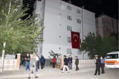Son Dakika: Mersinli şehidin şahadet haberi Karaman'da oturan eşine ulaştı Son Dakika: Mersinli şehidin şahadet haberi Karaman'da oturan eşine ulaştı