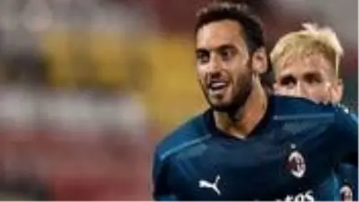 Milli futbolcu Hakan Çalhanoğlu, Milan'da sezonun ilk maçının en iyisi seçildi Milli futbolcu Hakan Çalhanoğlu, Milan'da sezonun ilk maçının en iyisi seçildi