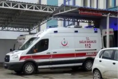 Motosiklet ile ticari taksinin çarpışması sonucu 1 kişi yaralandı Motosiklet ile ticari taksinin çarpışması sonucu 1 kişi yaralandı