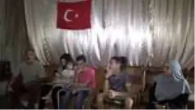 Ölen bebeğini denize bırakmak zorunda kalan göçmen anne: 'Bizleri Türk askerleri kurtardı' (2) -... Ölen bebeğini denize bırakmak zorunda kalan göçmen anne: 'Bizleri Türk askerleri kurtardı' (2) -...