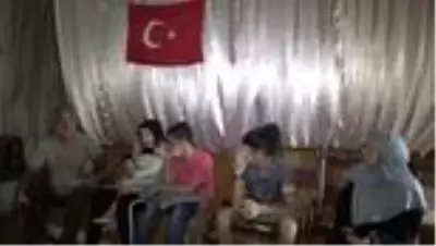 Ölen bebeğini denize bırakmak zorunda kalan göçmen anne: 'Bizleri Türk askerleri kurtardı' (2) -... Ölen bebeğini denize bırakmak zorunda kalan göçmen anne: 'Bizleri Türk askerleri kurtardı' (2) -...
