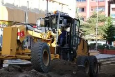 Oltu ilçe merkezindeki yollar asfaltlanıyor Oltu ilçe merkezindeki yollar asfaltlanıyor