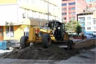 Oltu ilçe merkezindeki yollar asfaltlanıyor Oltu ilçe merkezindeki yollar asfaltlanıyor