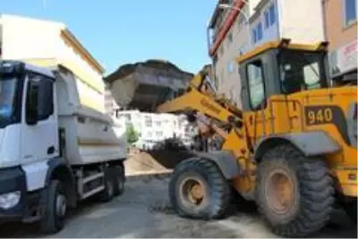 Oltu ilçe merkezindeki yollar asfaltlanıyor Oltu ilçe merkezindeki yollar asfaltlanıyor