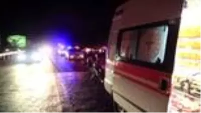 Otomobil ile tır çarpıştı: 1 ölü, 3 yaralı Otomobil ile tır çarpıştı: 1 ölü, 3 yaralı