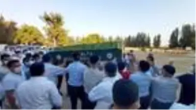 Otomobilin çarptığı 7 yaşındaki Ömer, hayatını kaybetti (3) Otomobilin çarptığı 7 yaşındaki Ömer, hayatını kaybetti (3)