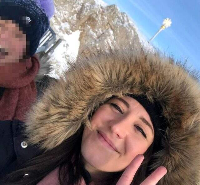 Pozitif kız parti verdi, 710 kişiye virüs bulaştırdı Pozitif kız parti verdi, 710 kişiye virüs bulaştırdı