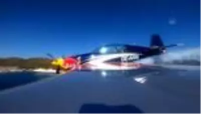 Red Bull pilotu Costa, gösteri uçuşu yaptı Red Bull pilotu Costa, gösteri uçuşu yaptı