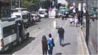 Saatine taktırdığı kordonu beğenmeyince, saatçiyi bıçakla kovaladı Saatine taktırdığı kordonu beğenmeyince, saatçiyi bıçakla kovaladı