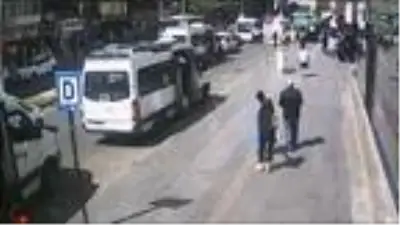 Saatine taktırdığı kordonu beğenmeyince, saatçiyi bıçakla kovaladı Saatine taktırdığı kordonu beğenmeyince, saatçiyi bıçakla kovaladı