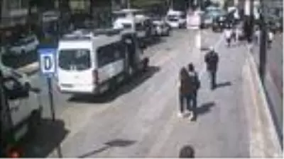 Saatine taktırdığı kordonu beğenmeyince, saatçiyi bıçakla kovaladı Saatine taktırdığı kordonu beğenmeyince, saatçiyi bıçakla kovaladı