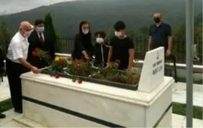 Şehit Başsavcı Murat Uzun mezarı başında anıldı Şehit Başsavcı Murat Uzun mezarı başında anıldı