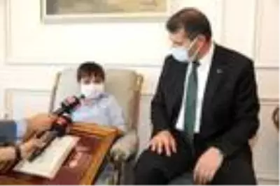 Şehit polisin madalyasını 9 yaşındaki oğlu Yusuf aldı Şehit polisin madalyasını 9 yaşındaki oğlu Yusuf aldı