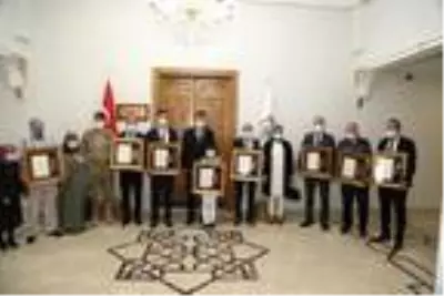 Şehit polisin madalyasını 9 yaşındaki oğlu Yusuf aldı Şehit polisin madalyasını 9 yaşındaki oğlu Yusuf aldı