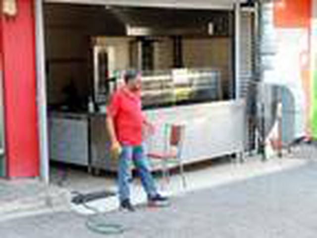 Telefonla döner siparişi verirken ''Mayonez ister misiniz?'' sorusuna sinirlendi, iş yerini silahla bastı