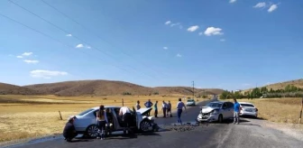 Sivas'ta otomobiller çarpıştı: 4 yaralı