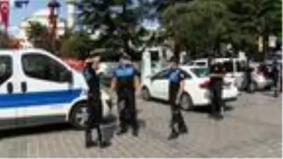 Son Dakika: Sultanahmet'te polislerden vatandaşlara broşürlü koronavirüs uyarısı Son Dakika: Sultanahmet'te polislerden vatandaşlara broşürlü koronavirüs uyarısı