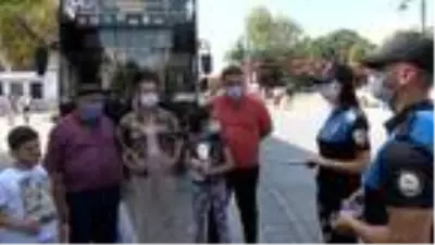 Son Dakika: Sultanahmet'te polislerden vatandaşlara broşürlü koronavirüs uyarısı Son Dakika: Sultanahmet'te polislerden vatandaşlara broşürlü koronavirüs uyarısı