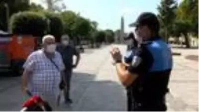 Son Dakika: Sultanahmet'te polislerden vatandaşlara broşürlü koronavirüs uyarısı Son Dakika: Sultanahmet'te polislerden vatandaşlara broşürlü koronavirüs uyarısı