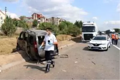 Son dakika haber... TEM Otoyolu'nda can pazarı: 2'si çocuk 6 yaralı Son dakika haber... TEM Otoyolu'nda can pazarı: 2'si çocuk 6 yaralı