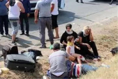 Son dakika haber... TEM Otoyolu'nda can pazarı: 2'si çocuk 6 yaralı Son dakika haber... TEM Otoyolu'nda can pazarı: 2'si çocuk 6 yaralı