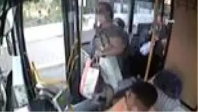 Toplu taşıma aracında dehşet kamerada. Toplu taşıma aracında dehşet kamerada.