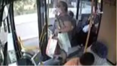 Toplu taşıma aracında dehşet kamerada. Toplu taşıma aracında dehşet kamerada.