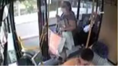 Toplu taşıma aracında dehşet kamerada. Toplu taşıma aracında dehşet kamerada.