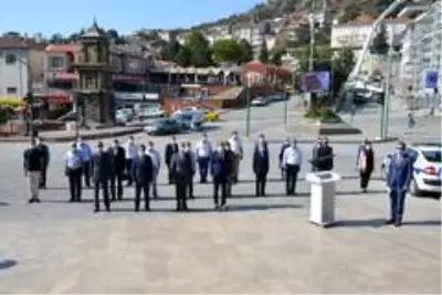 Tosya'da İlköğretim Haftası sessiz bir şekilde kutlandı Tosya'da İlköğretim Haftası sessiz bir şekilde kutlandı