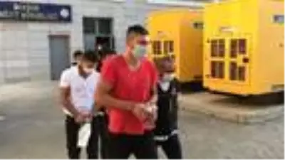 Son dakika haberleri: Uyuşturucu operasyonunda gözaltına alındı, maskeyle yüzünü gizlemeye çalıştı Son dakika haberleri: Uyuşturucu operasyonunda gözaltına alındı, maskeyle yüzünü gizlemeye çalıştı