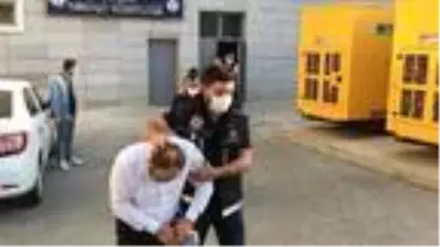 Son dakika haberleri: Uyuşturucu operasyonunda gözaltına alındı, maskeyle yüzünü gizlemeye çalıştı Son dakika haberleri: Uyuşturucu operasyonunda gözaltına alındı, maskeyle yüzünü gizlemeye çalıştı