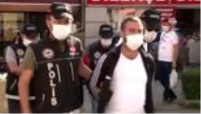 Son dakika haber... Uyuşturucu operasyonunda yakalanan şahıstan gazeteciye tepki: 'Çakallık yapma' Son dakika haber... Uyuşturucu operasyonunda yakalanan şahıstan gazeteciye tepki: 'Çakallık yapma'