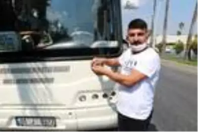Yanlış park uyarısı yapan otobüs şoförüne darp kamerada Yanlış park uyarısı yapan otobüs şoförüne darp kamerada