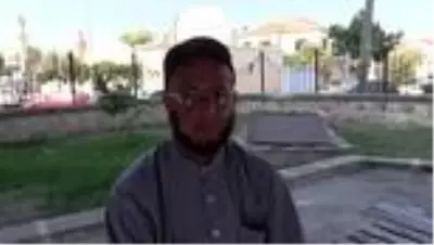 Yüzündeki yara izlerinden kurtulup çalışmak istiyor Yüzündeki yara izlerinden kurtulup çalışmak istiyor