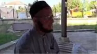 Yüzündeki yara izlerinden kurtulup çalışmak istiyor Yüzündeki yara izlerinden kurtulup çalışmak istiyor