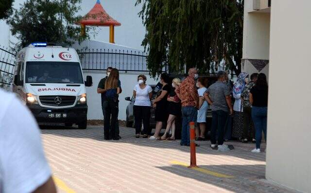 11'inci kattaki evinin penceresini silerken düşen kadın öldü