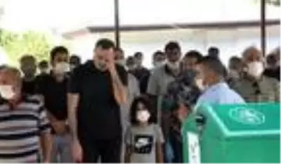 Belindeki yağ bezesini aldıran 2 çocuk annesi kadın hayatını kaybetti Belindeki yağ bezesini aldıran 2 çocuk annesi kadın hayatını kaybetti