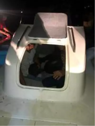30 düzensiz göçmeni Kıbrıs'a götürmeye çalışan insan taciri tutuklandı 30 düzensiz göçmeni Kıbrıs'a götürmeye çalışan insan taciri tutuklandı