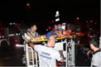 5'inci kattan 1'inci kattaki iş yerinin tentesine düştü, yaralı kurtuldu 5'inci kattan 1'inci kattaki iş yerinin tentesine düştü, yaralı kurtuldu