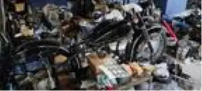 80 yıllık hurda motosikletleri tamir edip, yeniden kullanıma sunuyor 80 yıllık hurda motosikletleri tamir edip, yeniden kullanıma sunuyor