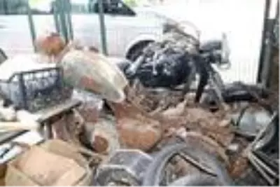 80 yıllık hurda motosikletleri tamir edip, yeniden kullanıma sunuyor 80 yıllık hurda motosikletleri tamir edip, yeniden kullanıma sunuyor