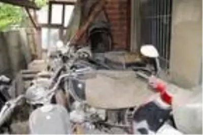80 yıllık hurda motosikletleri tamir edip, yeniden kullanıma sunuyor 80 yıllık hurda motosikletleri tamir edip, yeniden kullanıma sunuyor